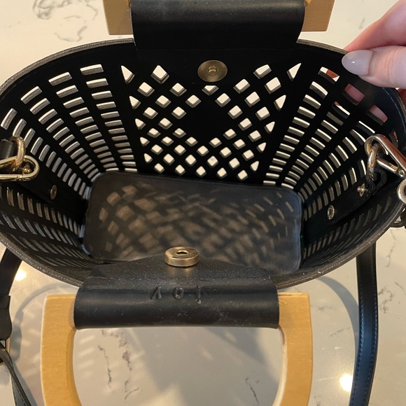 Black Leather Bag w Wooden Handles - Picture 3 of 5